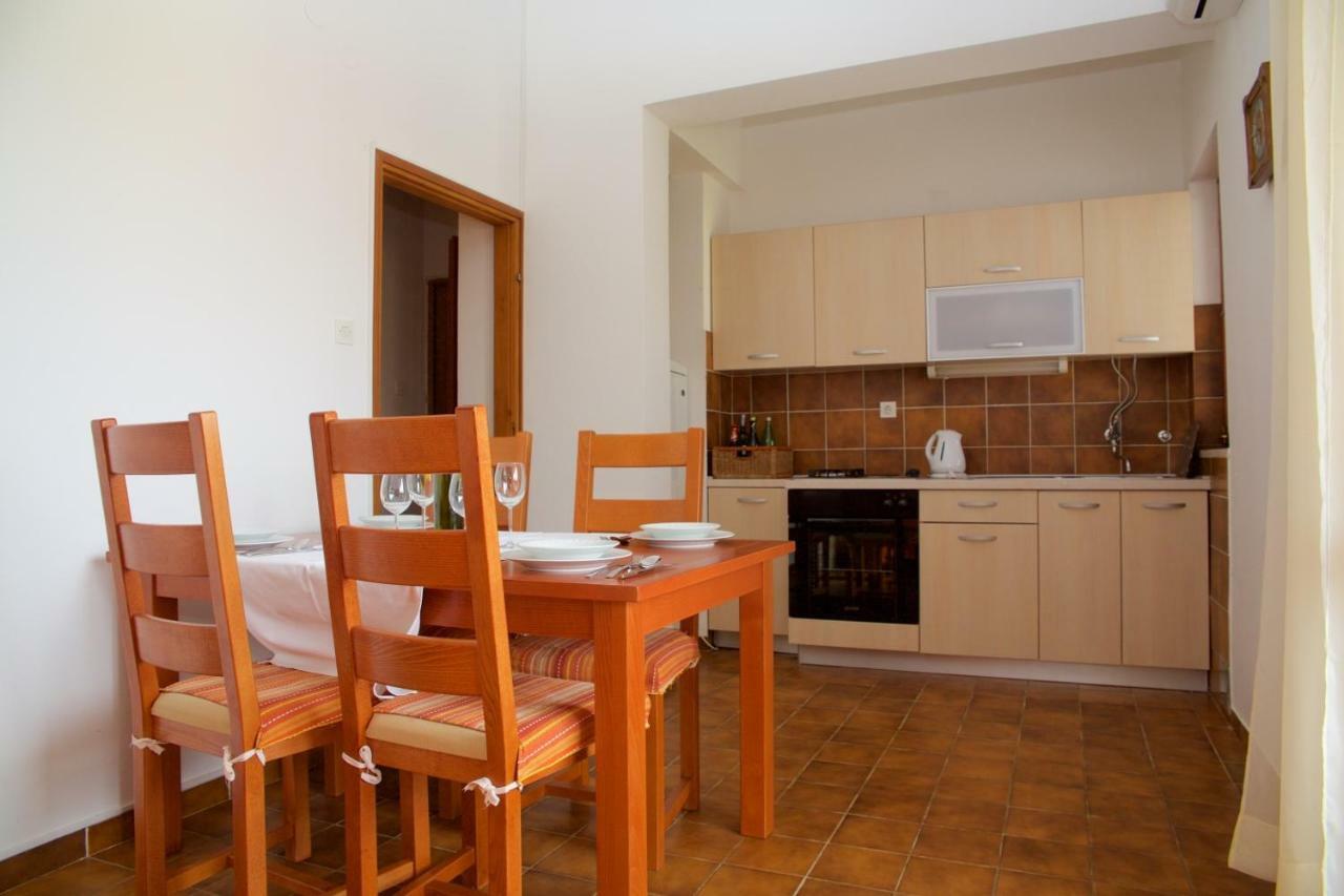 Apartments Fjaka Sveti Filip i Jakov Eksteriør billede
