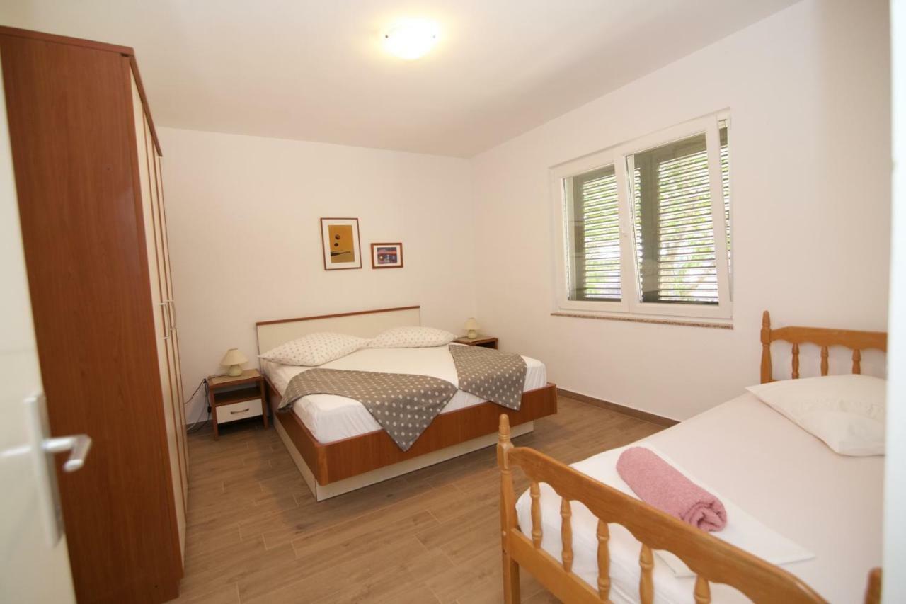 Apartments Fjaka Sveti Filip i Jakov Eksteriør billede